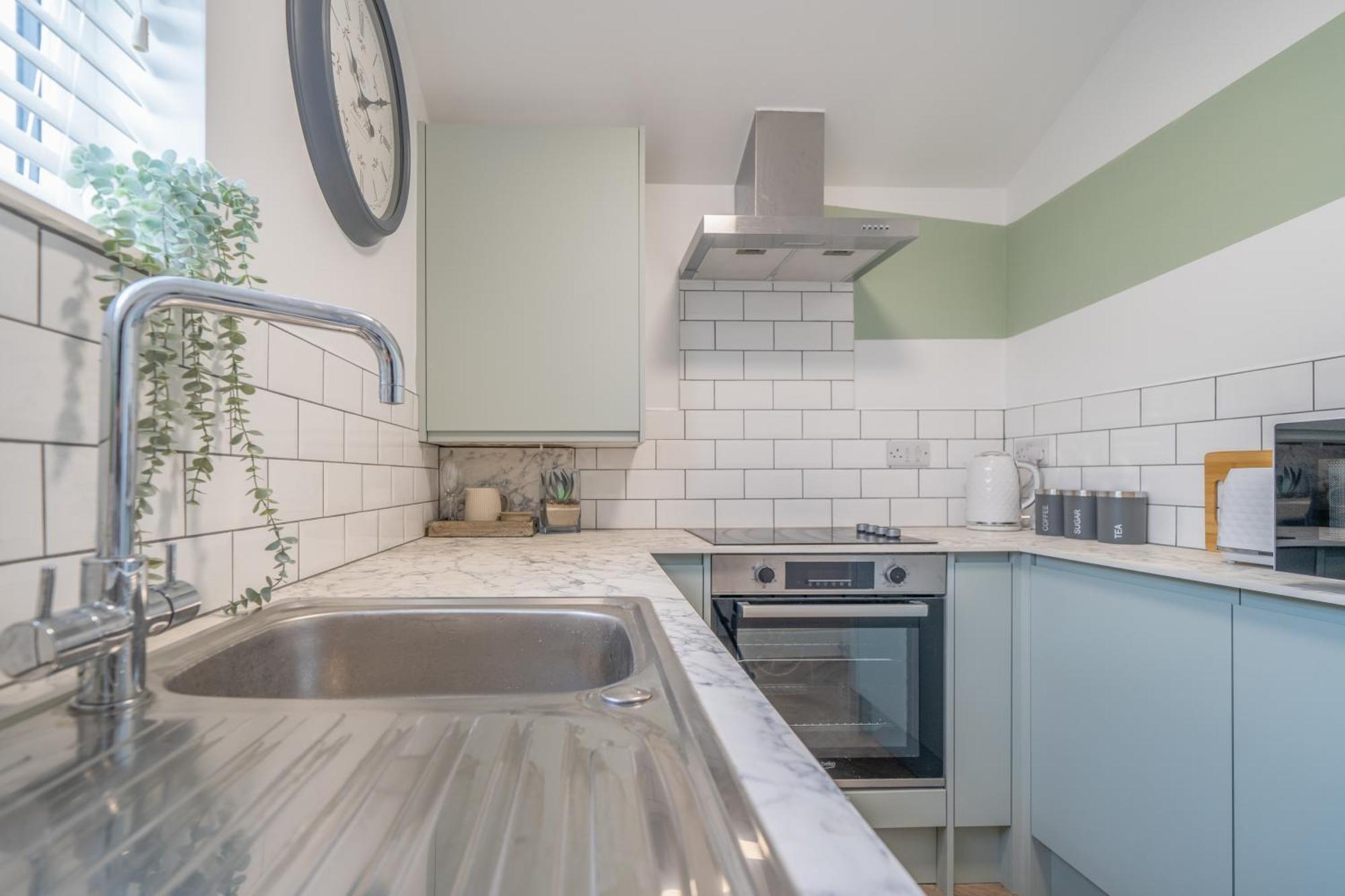Gorgeous New 1 Bedroom Penthouse Flat Моркамб Екстериор снимка